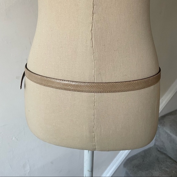 Beige Textured Women\'s Belt with Black Sculpted Buckle main image 6